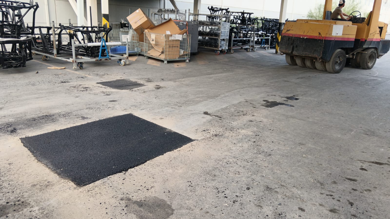 Compactación de asfalto en frío sobre pavimento